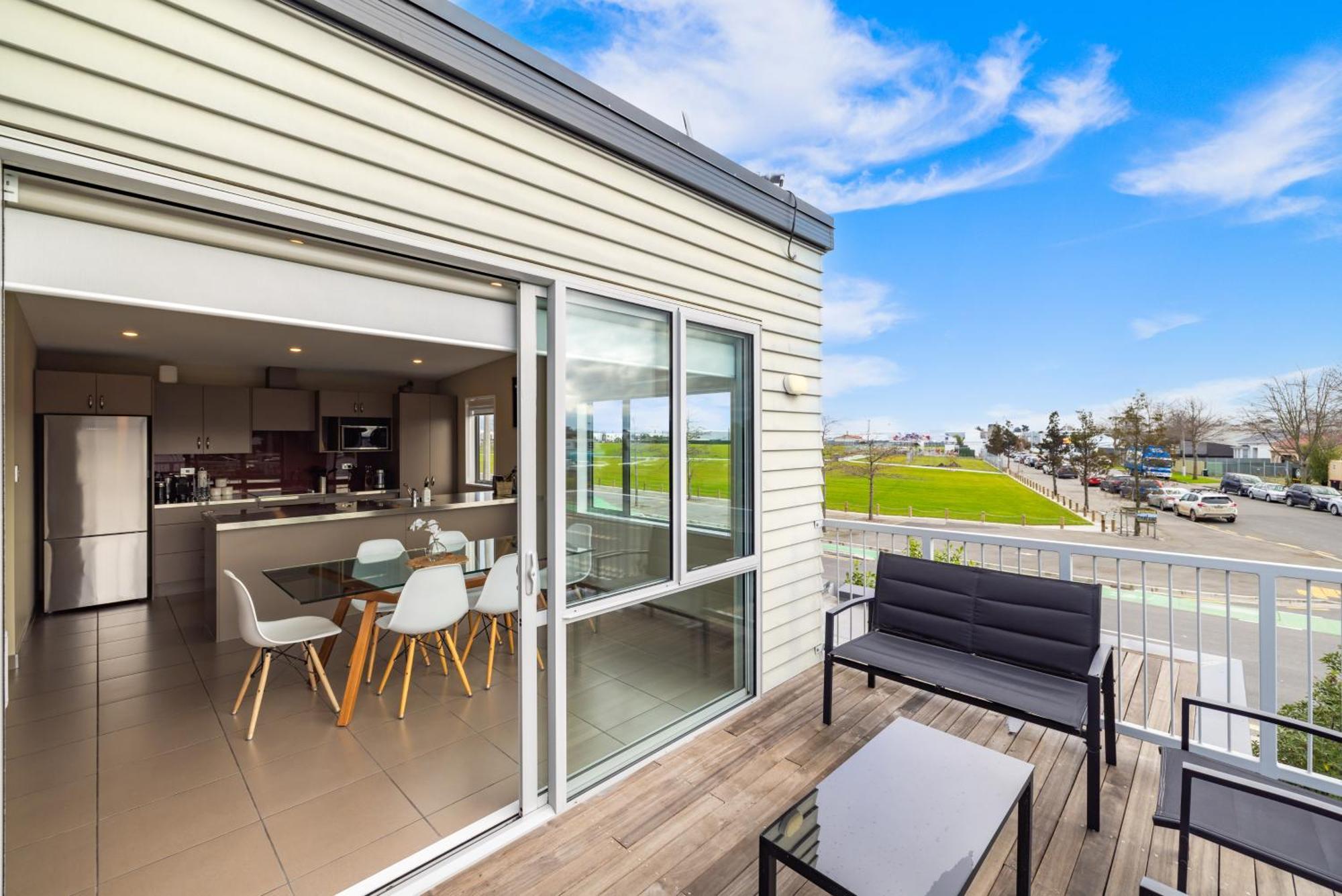 Apartment Townhouse Close To Cbd With Onsite Parking And Garaging
