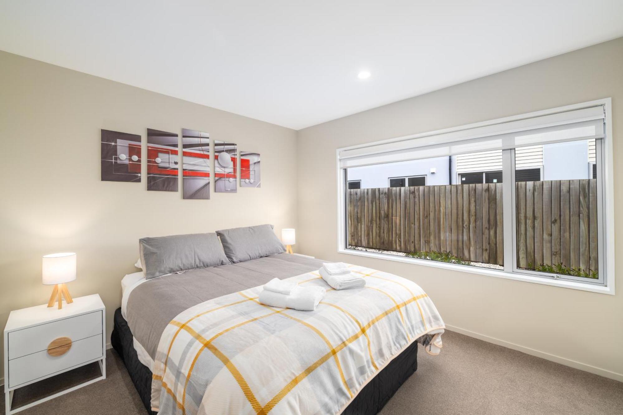 Townhouse Close To Cbd With Onsite Parking And Garaging Apartamento