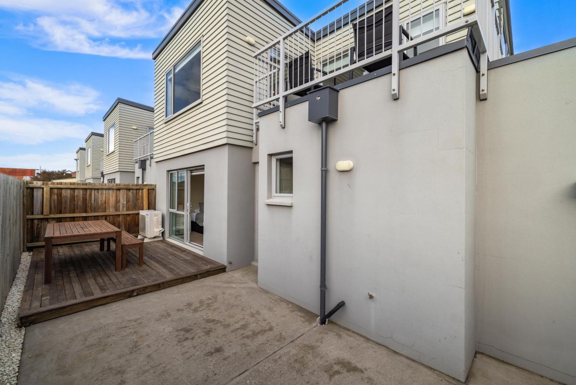 Apartamento Townhouse Close To Cbd With Onsite Parking And Garaging *